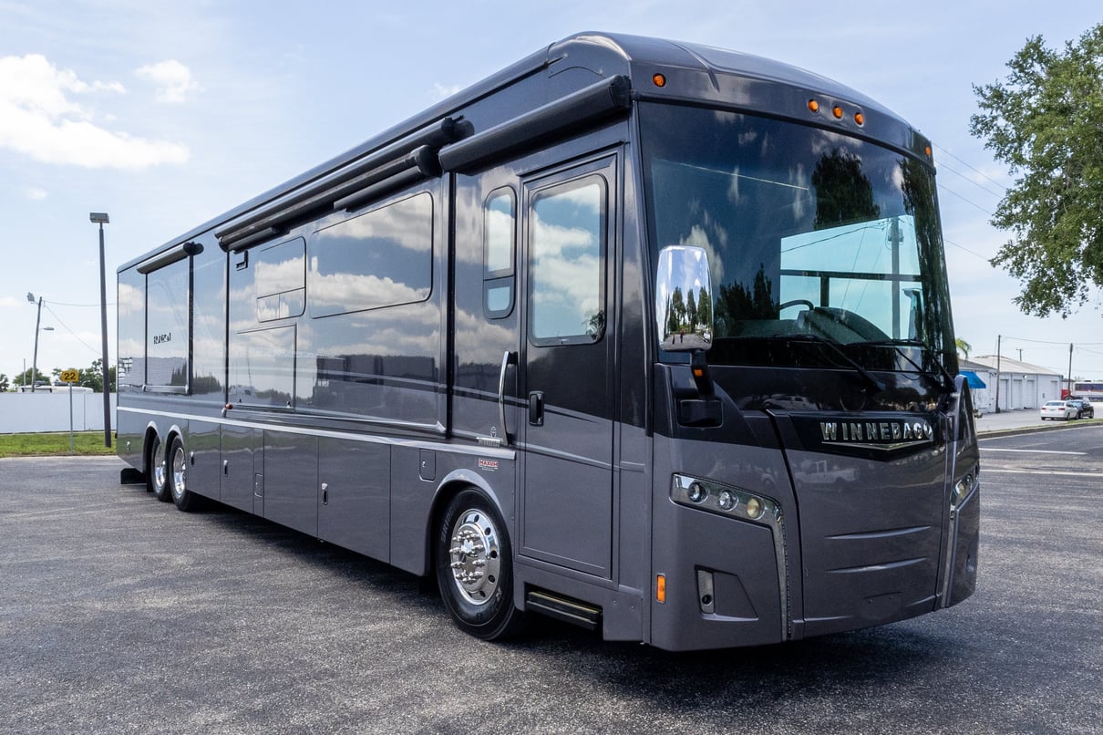2019 Winnebago Horizon 42Q gallery image-1