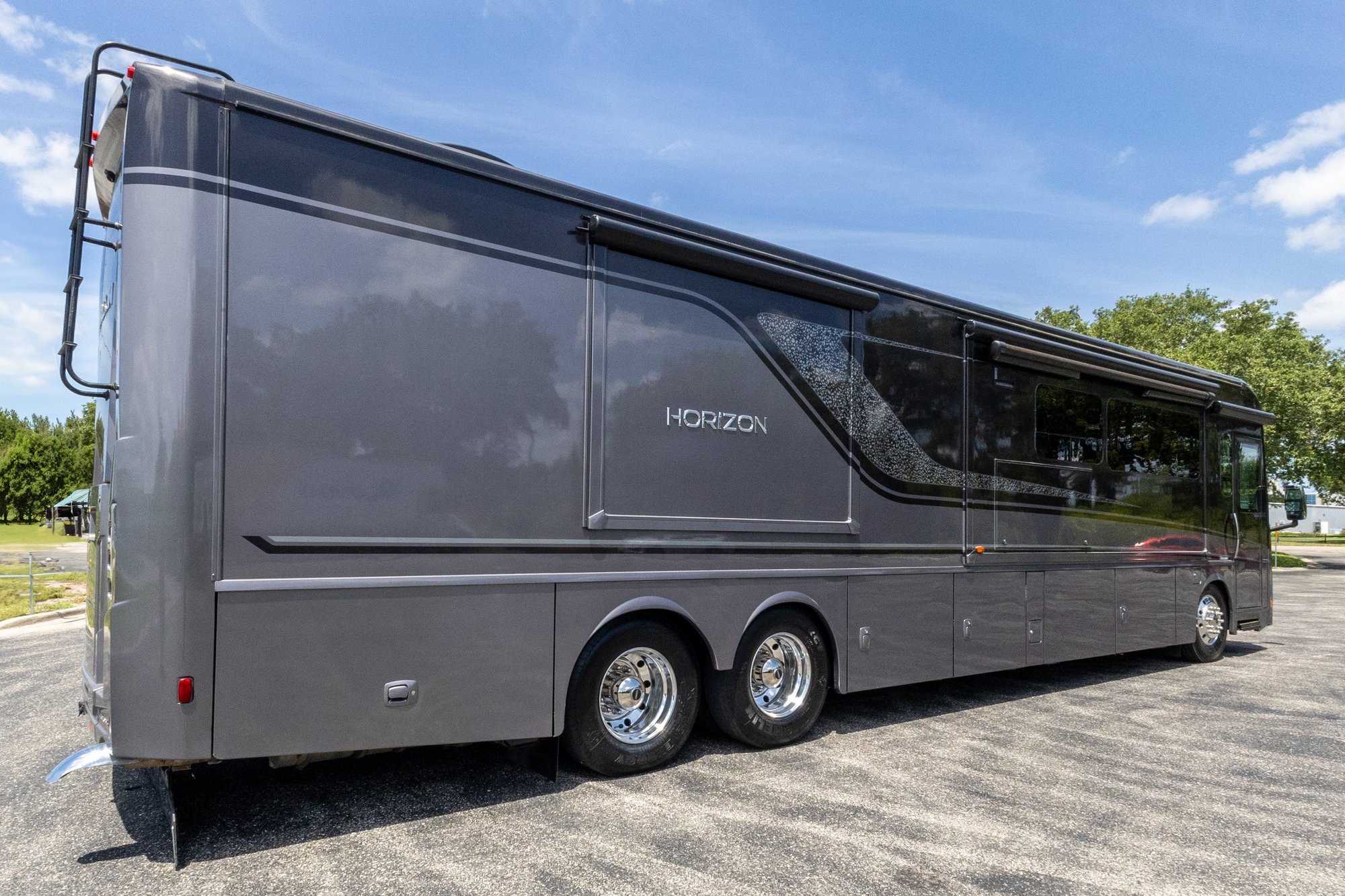 2019 Winnebago Horizon 42Q