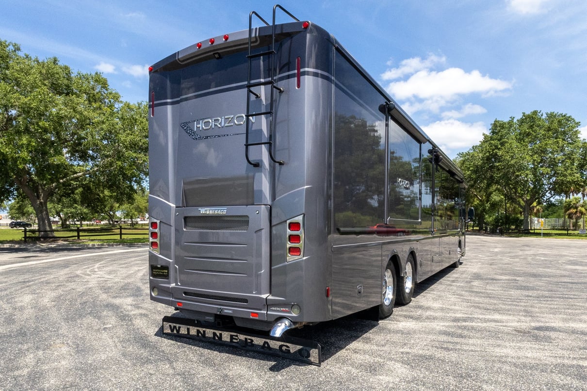 2019 Winnebago Horizon 42Q gallery image-5