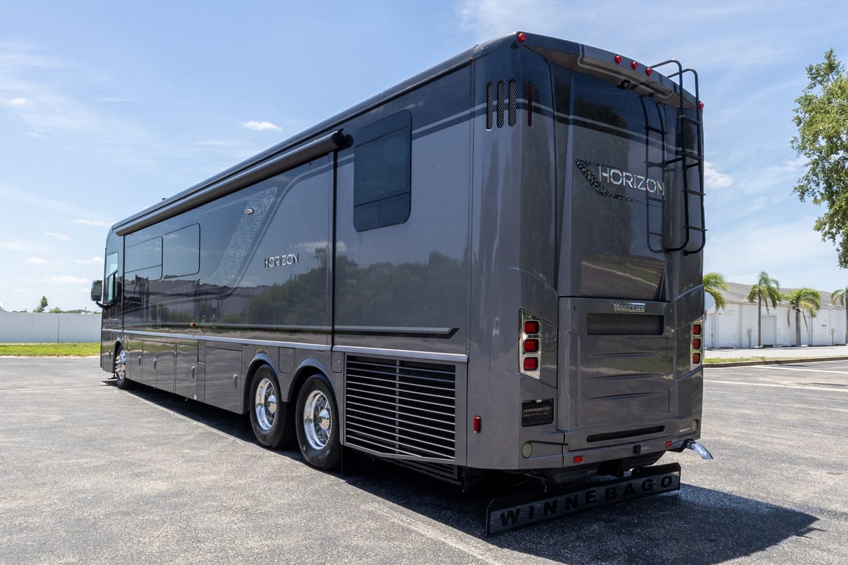 2019 Winnebago Horizon 42Q gallery image-7