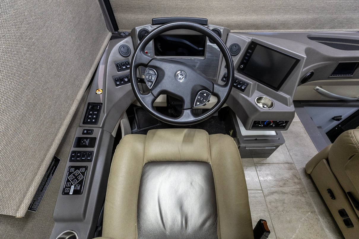 2019 Winnebago Horizon 42Q gallery image-13