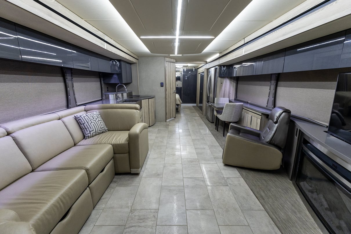 2019 Winnebago Horizon 42Q gallery image-14