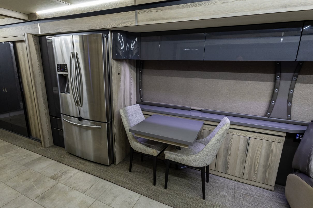 2019 Winnebago Horizon 42Q gallery image-17