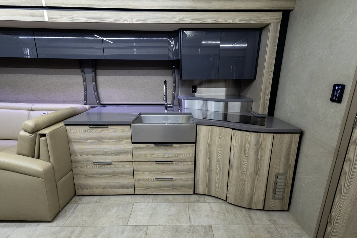 2019 Winnebago Horizon 42Q gallery image-20