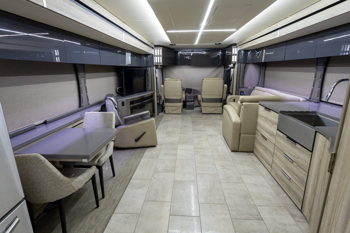 2019 Winnebago Horizon 42Q gallery image-22