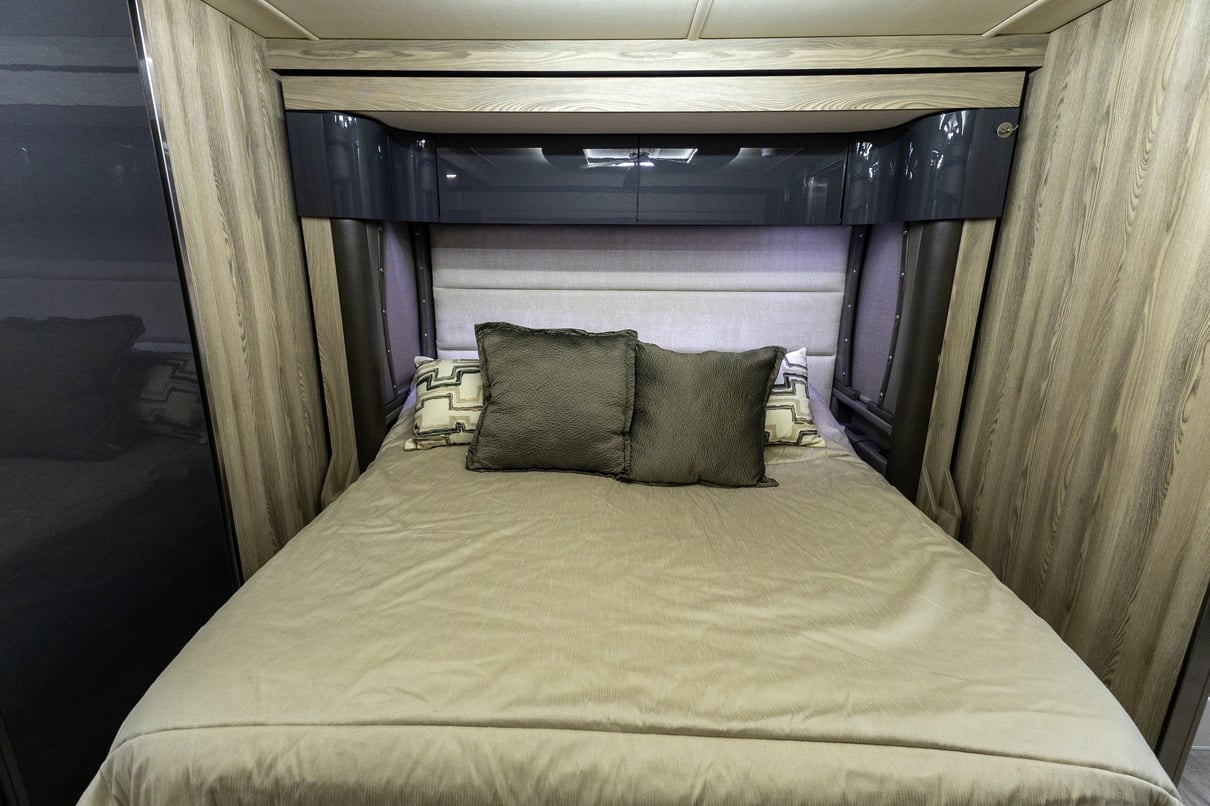 2019 Winnebago Horizon 42Q gallery image-26