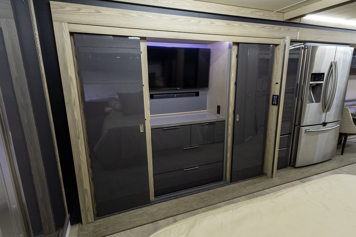 2019 Winnebago Horizon 42Q gallery image-28