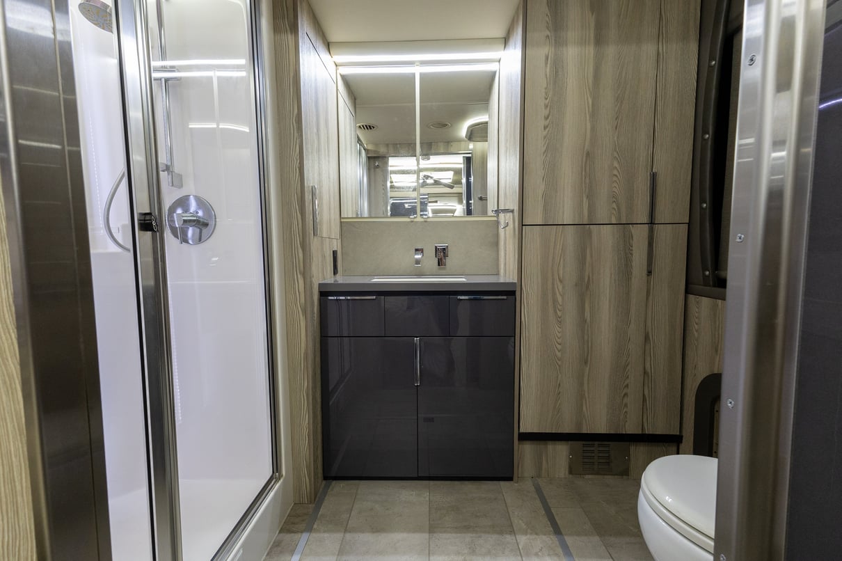 2019 Winnebago Horizon 42Q gallery image-29
