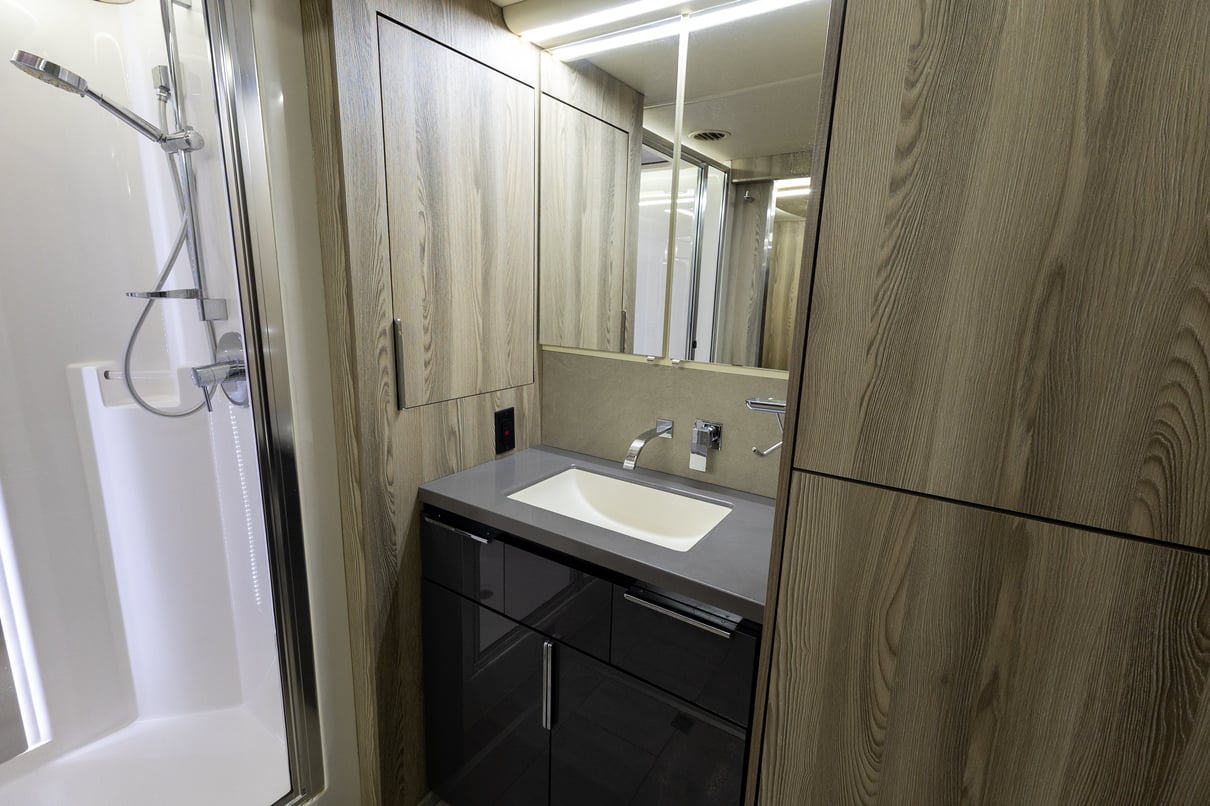 2019 Winnebago Horizon 42Q gallery image-30