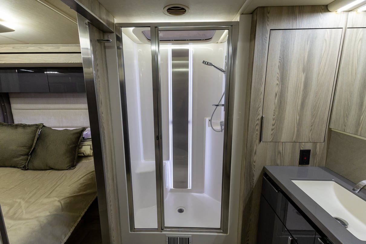 2019 Winnebago Horizon 42Q gallery image-31