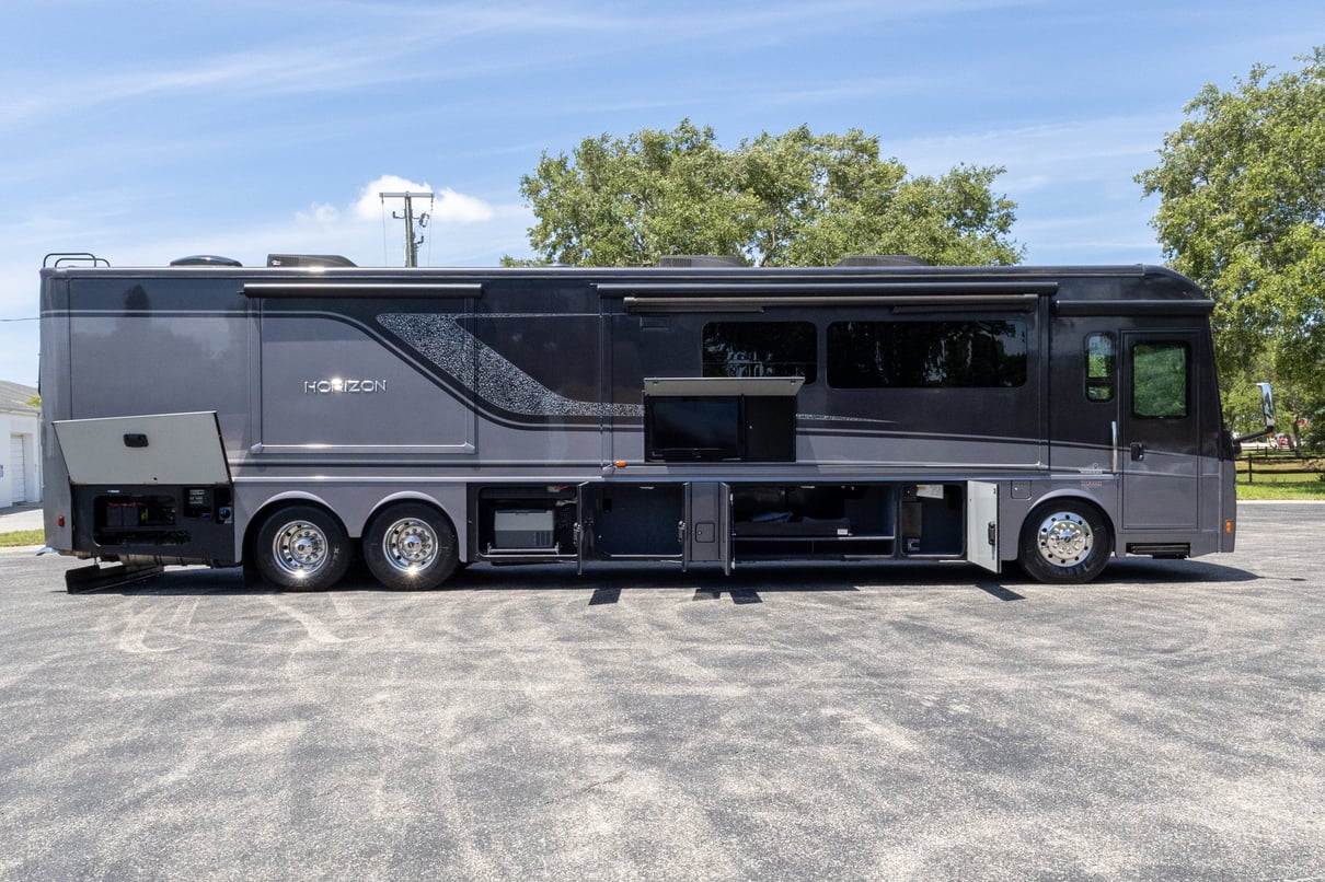 2019 Winnebago Horizon 42Q gallery image-33