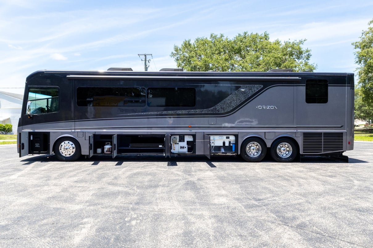 2019 Winnebago Horizon 42Q gallery image-34