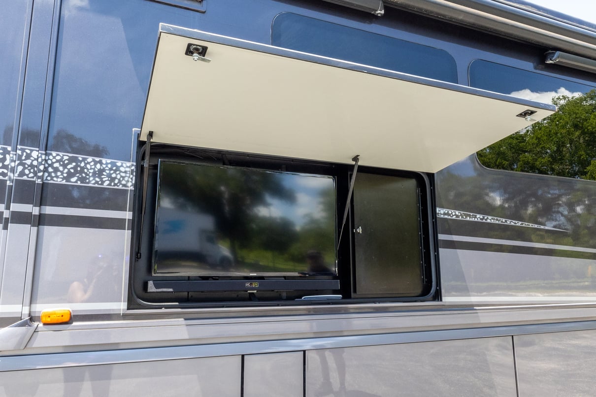 2019 Winnebago Horizon 42Q gallery image-40