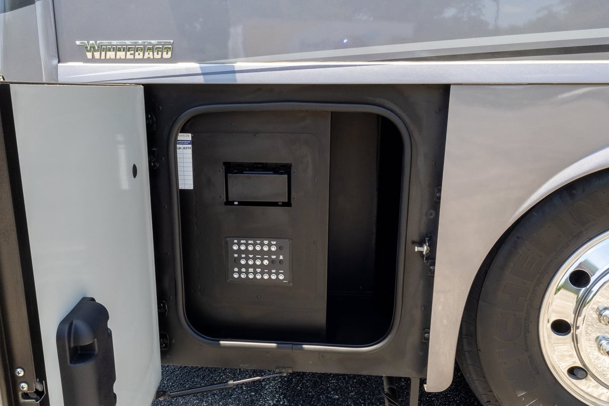 2019 Winnebago Horizon 42Q gallery image-41