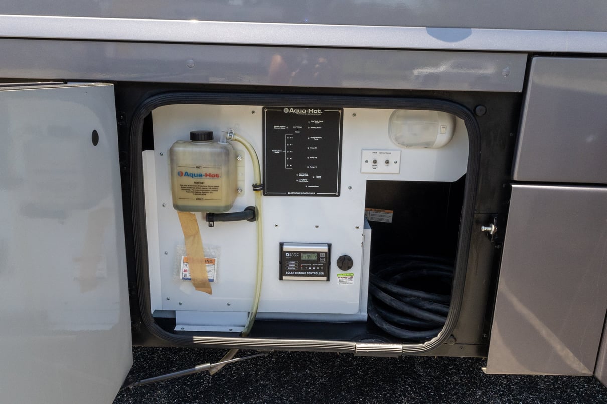 2019 Winnebago Horizon 42Q gallery image-44