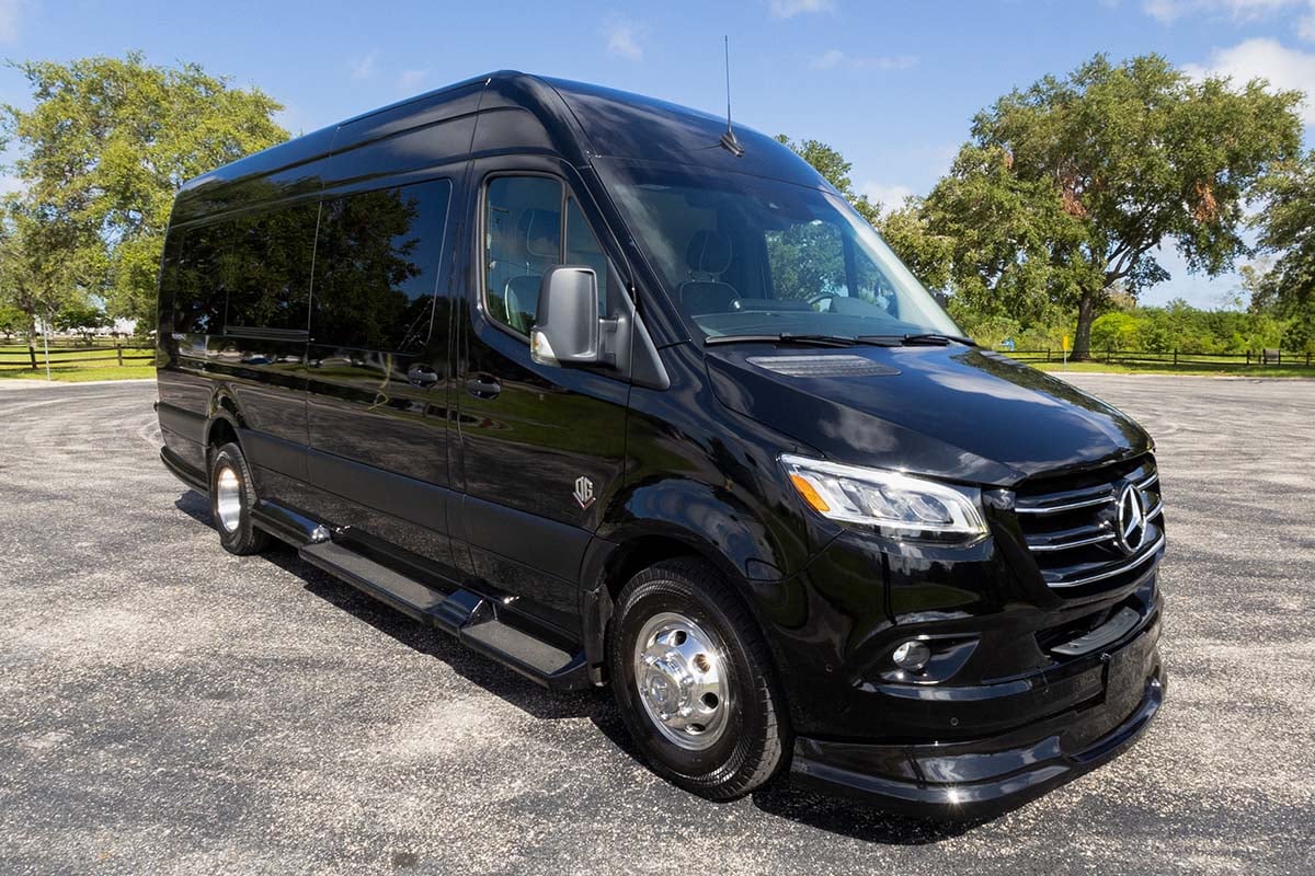 2025 OGV LUXURY COACH V-Drive 12-Passenger gallery image-1