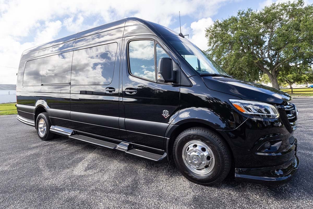 2025 OGV LUXURY COACH V-Drive 12-Passenger gallery image-2