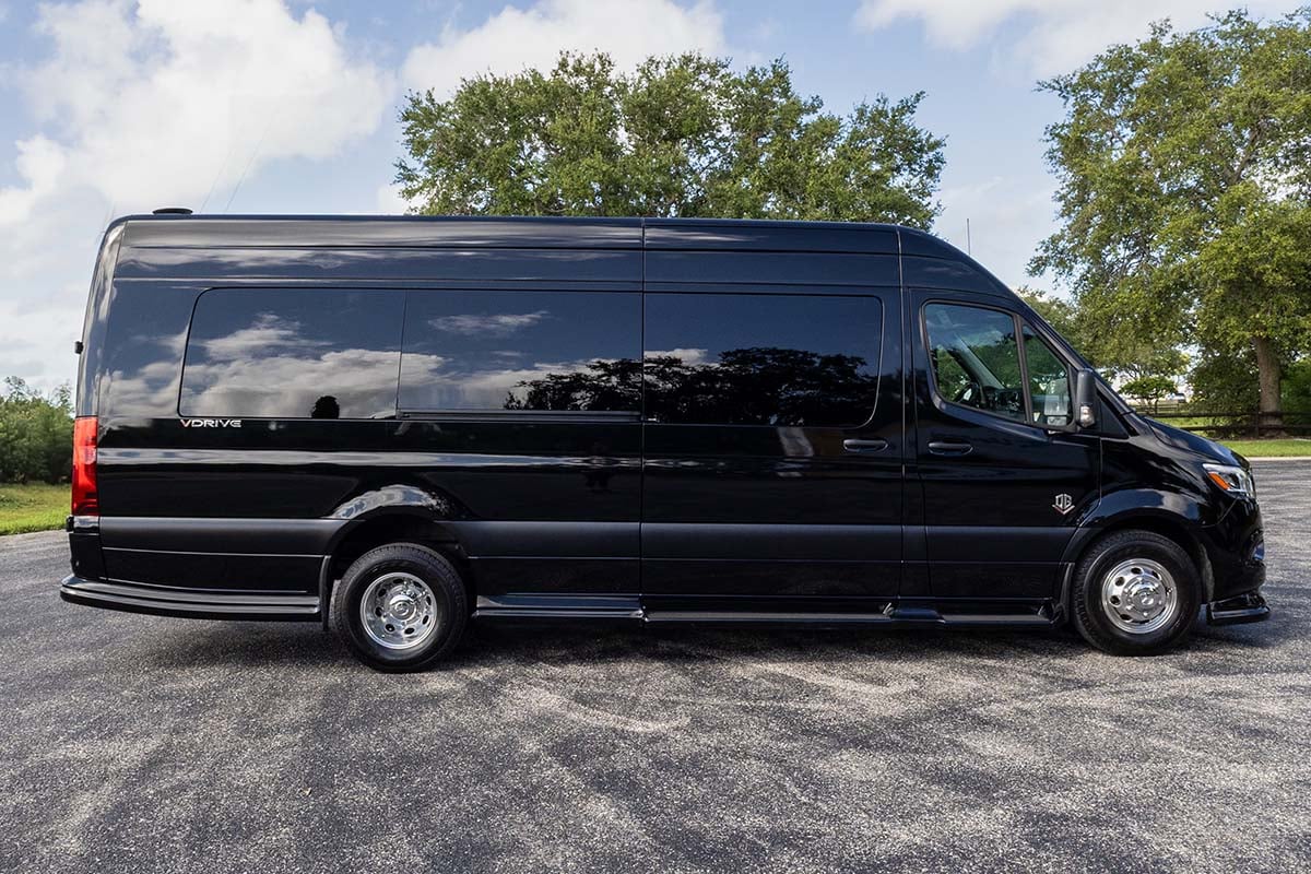 2025 OGV LUXURY COACH V-Drive 12-Passenger gallery image-4