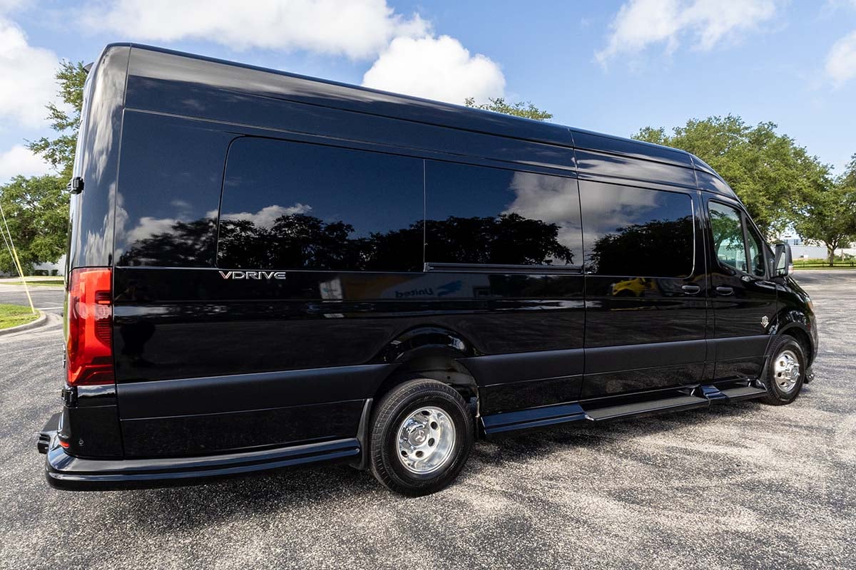 2025 OGV LUXURY COACH V-Drive 12-Passenger gallery image-5