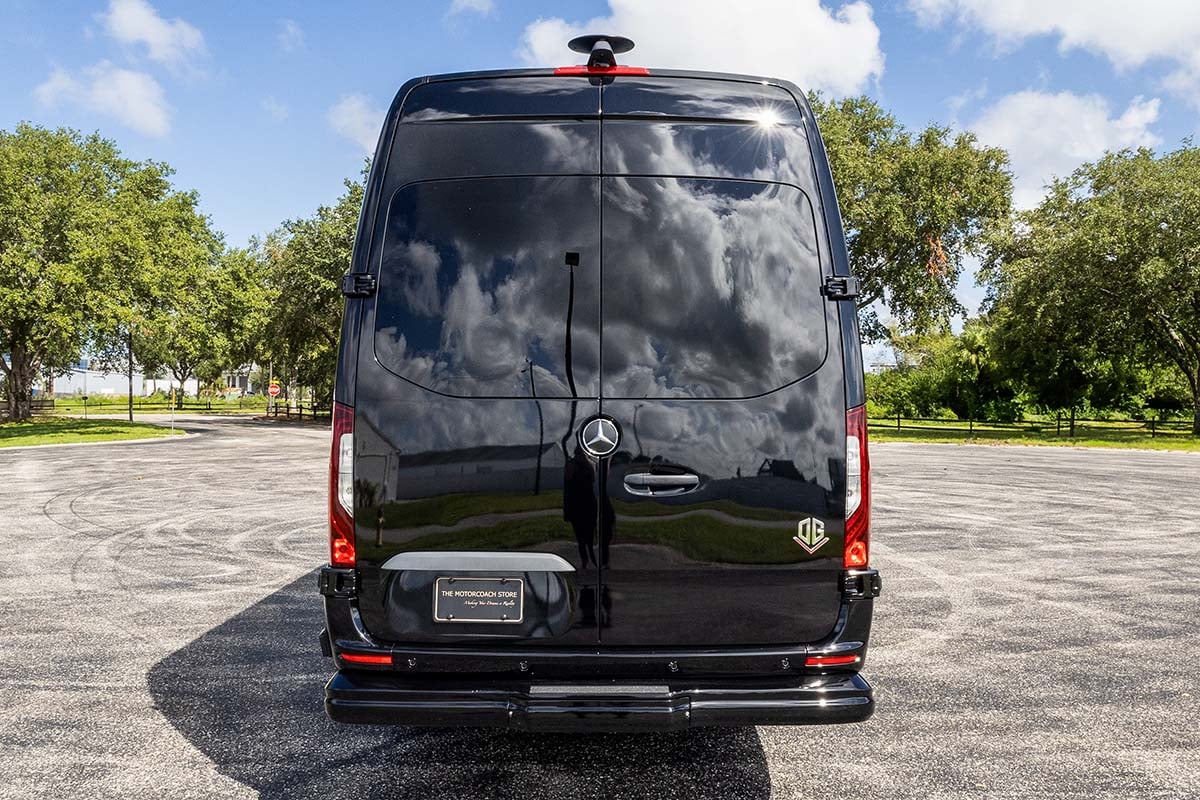 2025 OGV LUXURY COACH V-Drive 12-Passenger gallery image-7