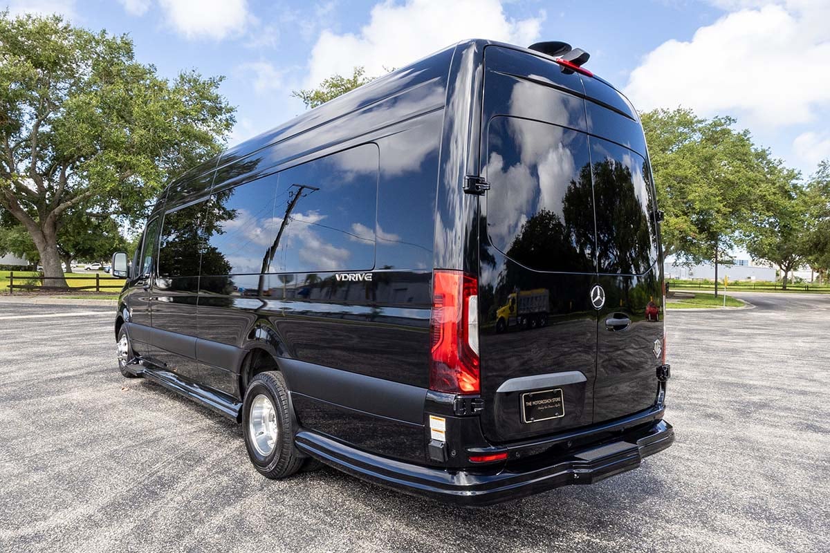 2025 OGV LUXURY COACH V-Drive 12-Passenger gallery image-8