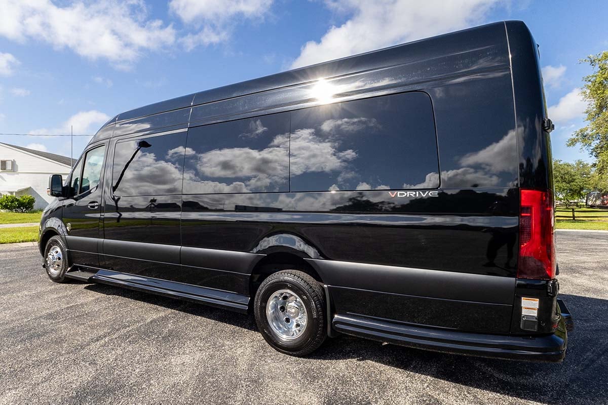 2025 OGV LUXURY COACH V-Drive 12-Passenger gallery image-9