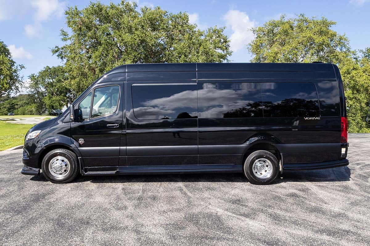 2025 OGV LUXURY COACH V-Drive 12-Passenger gallery image-10