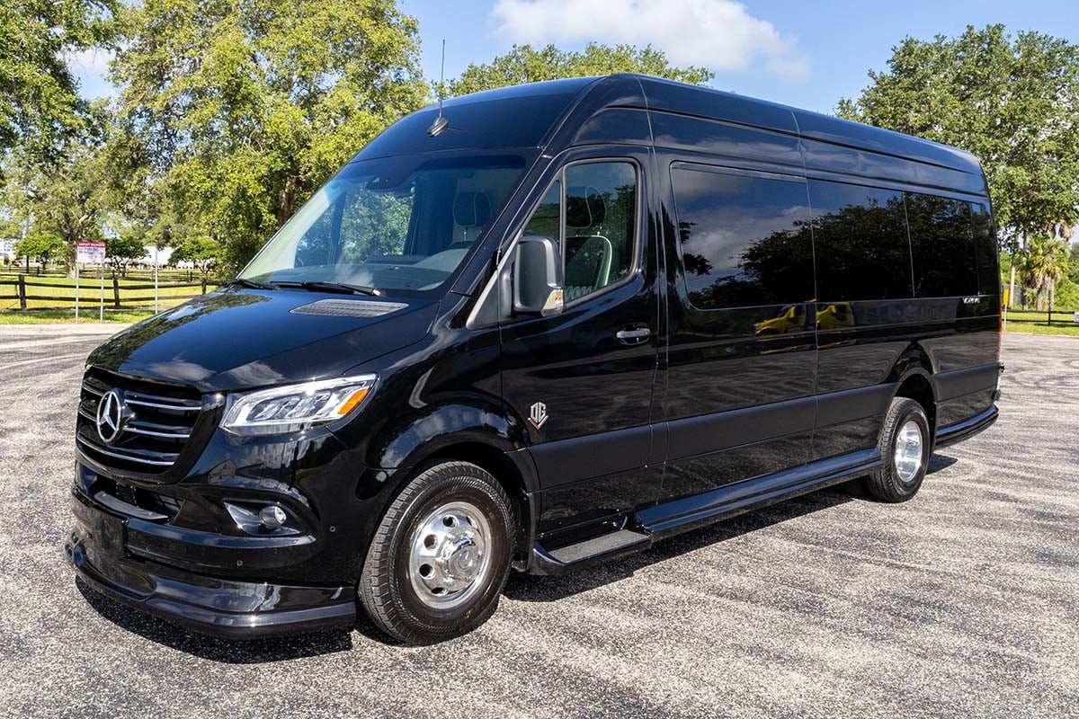2025 OGV LUXURY COACH V-Drive 12-Passenger gallery image-12