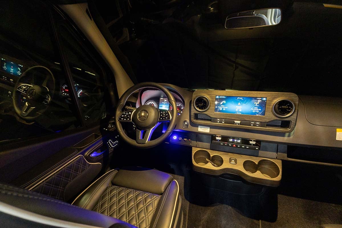 2025 OGV LUXURY COACH V-Drive 12-Passenger gallery image-14