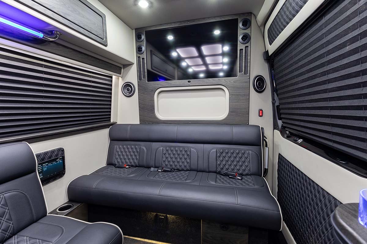 2025 OGV LUXURY COACH V-Drive 12-Passenger gallery image-17