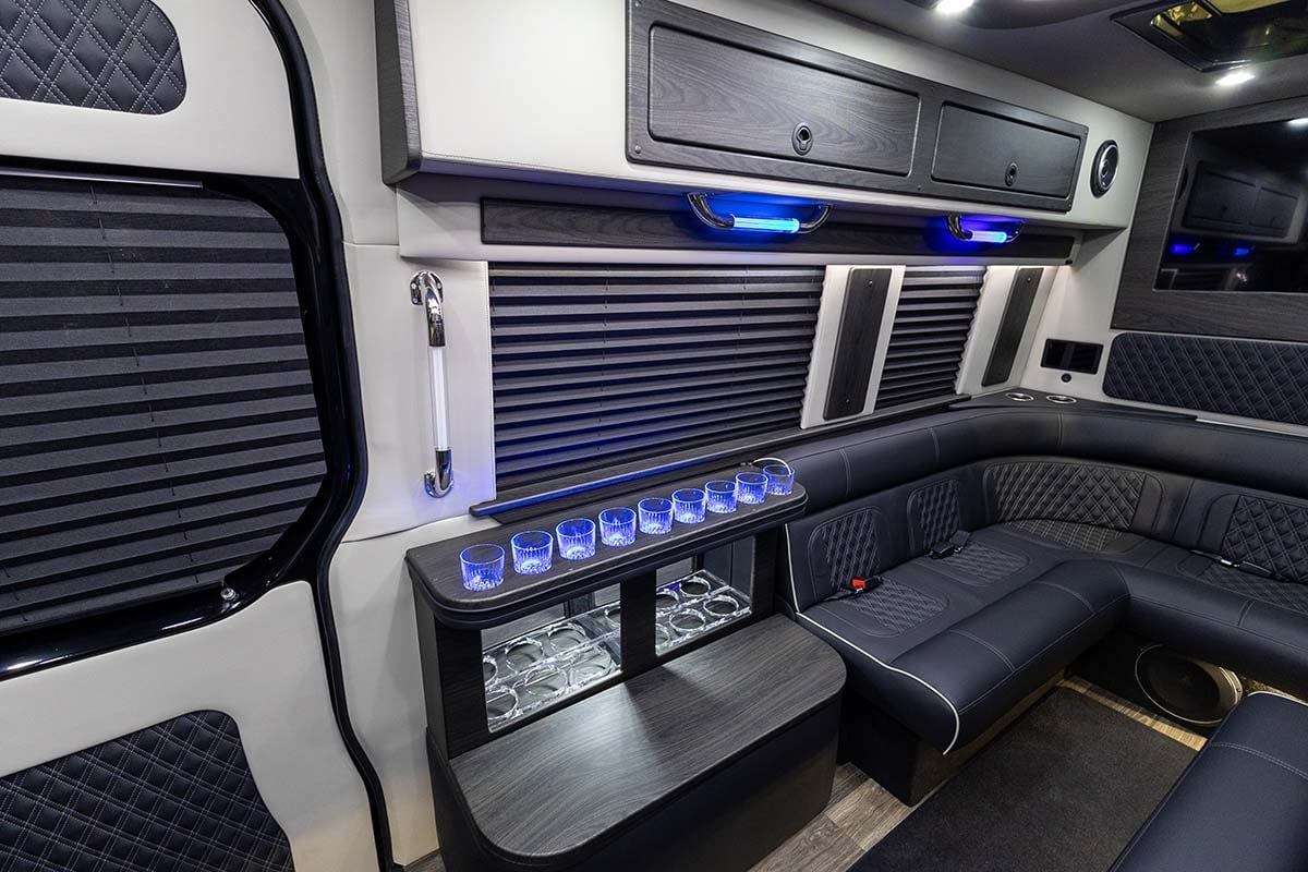 2025 OGV LUXURY COACH V-Drive 12-Passenger gallery image-20