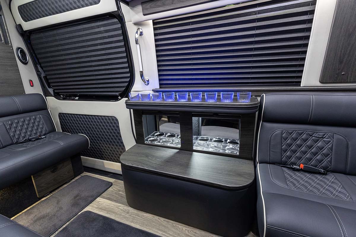 2025 OGV LUXURY COACH V-Drive 12-Passenger gallery image-21