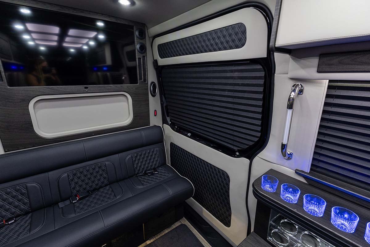 2025 OGV LUXURY COACH V-Drive 12-Passenger gallery image-22