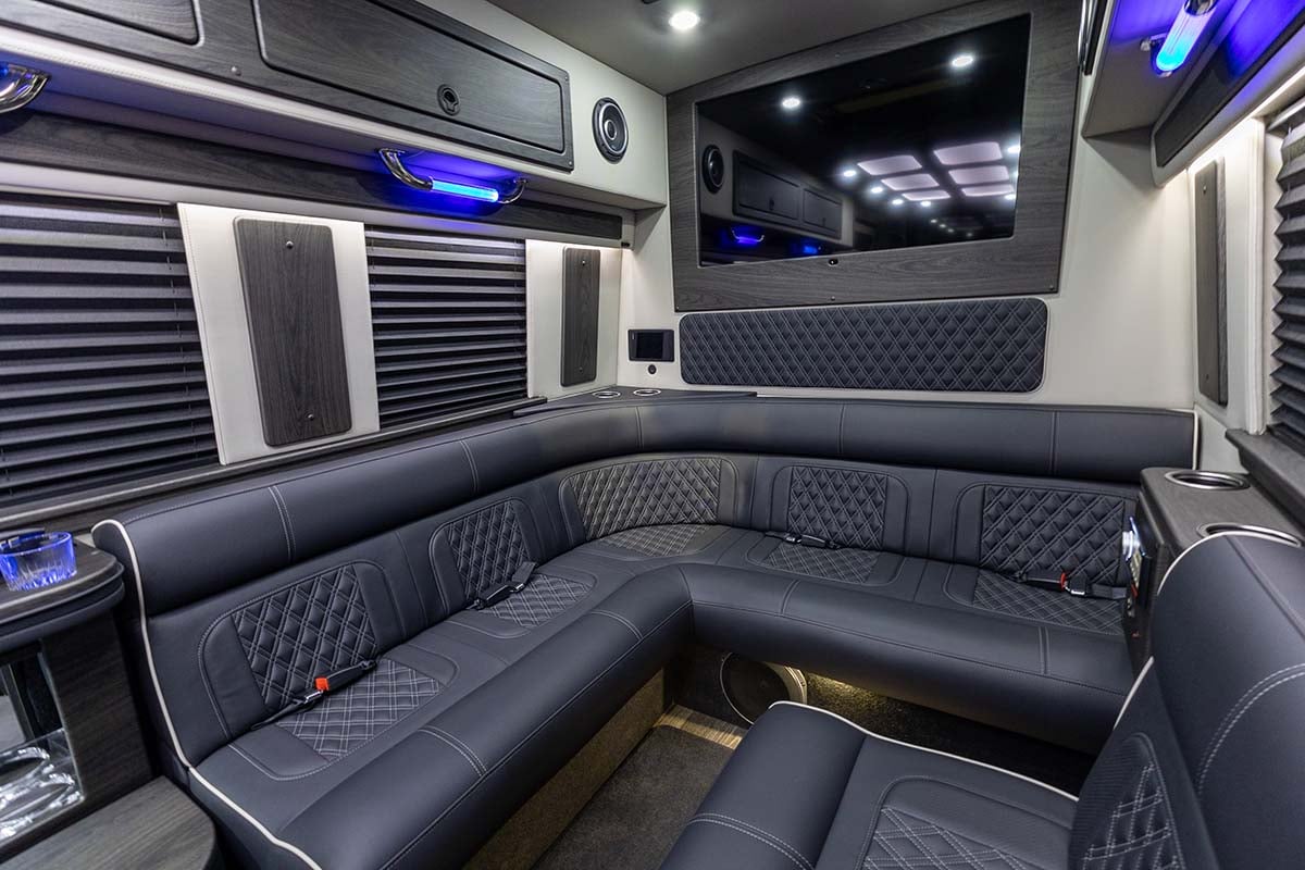 2025 OGV LUXURY COACH V-Drive 12-Passenger gallery image-23