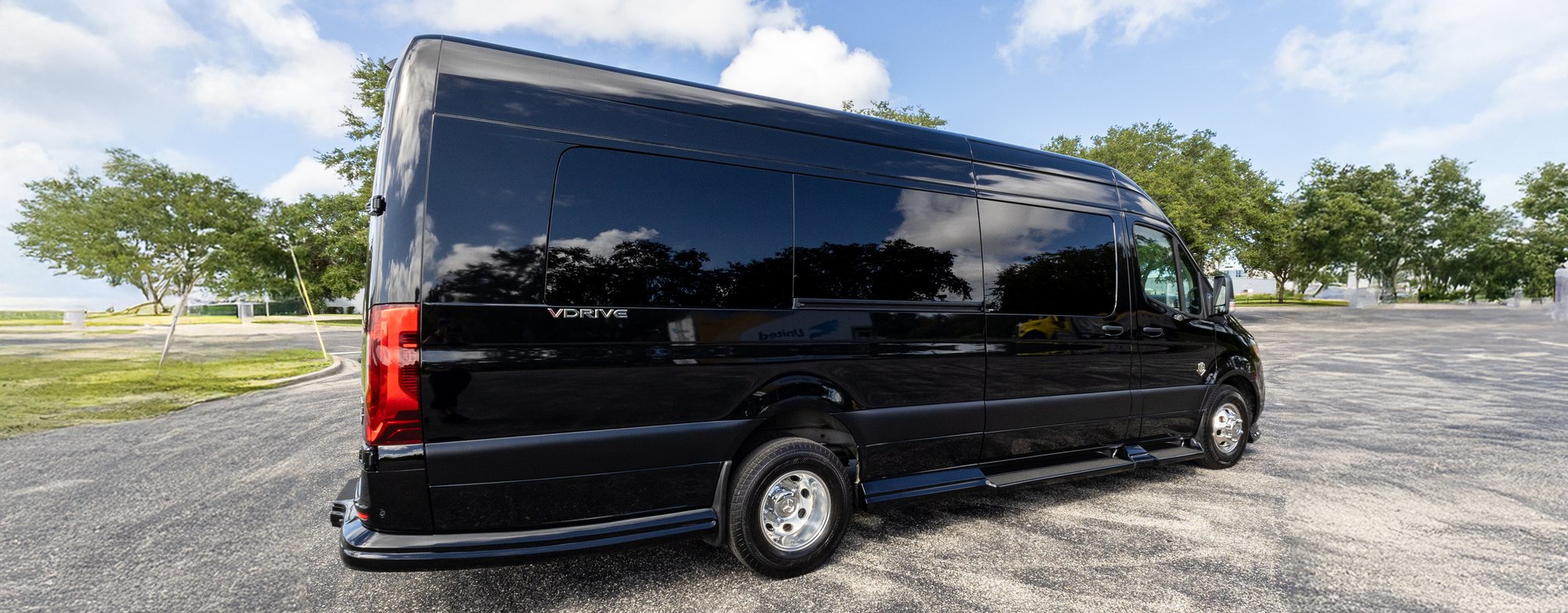 2025 OGV LUXURY COACH V-Drive 12-Passenger
