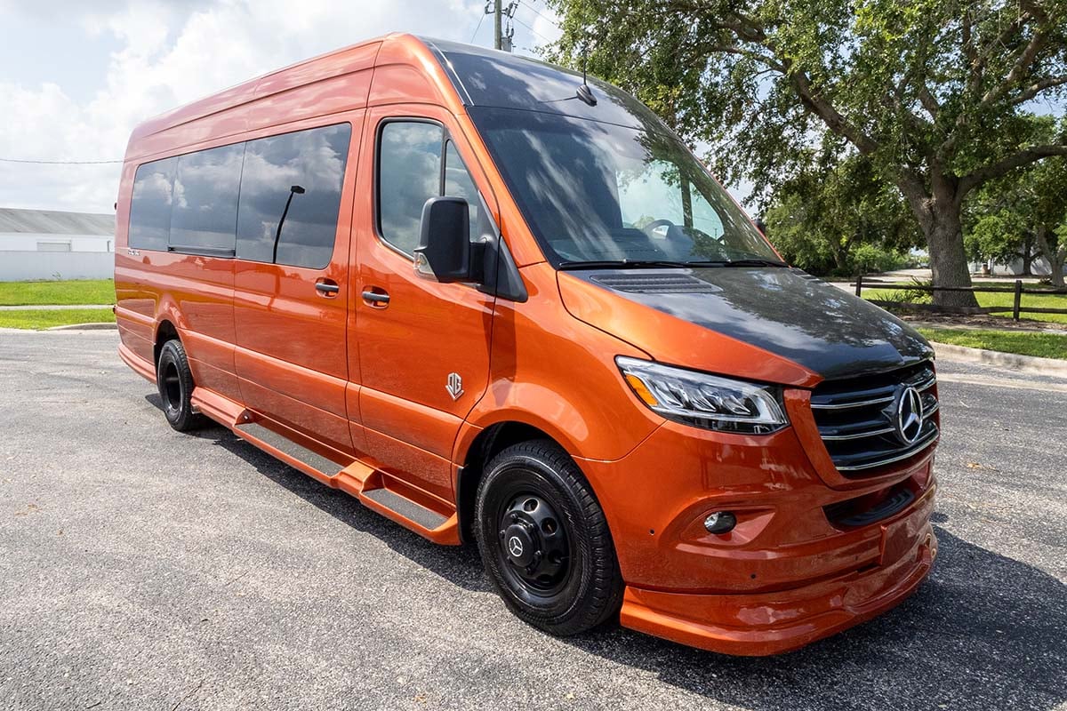 2025 OGV LUXURY COACH V-Cruise 9-Passenger gallery image-1