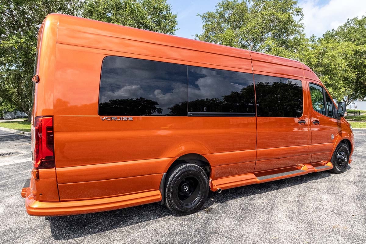 2025 OGV LUXURY COACH V-Cruise 9-Passenger