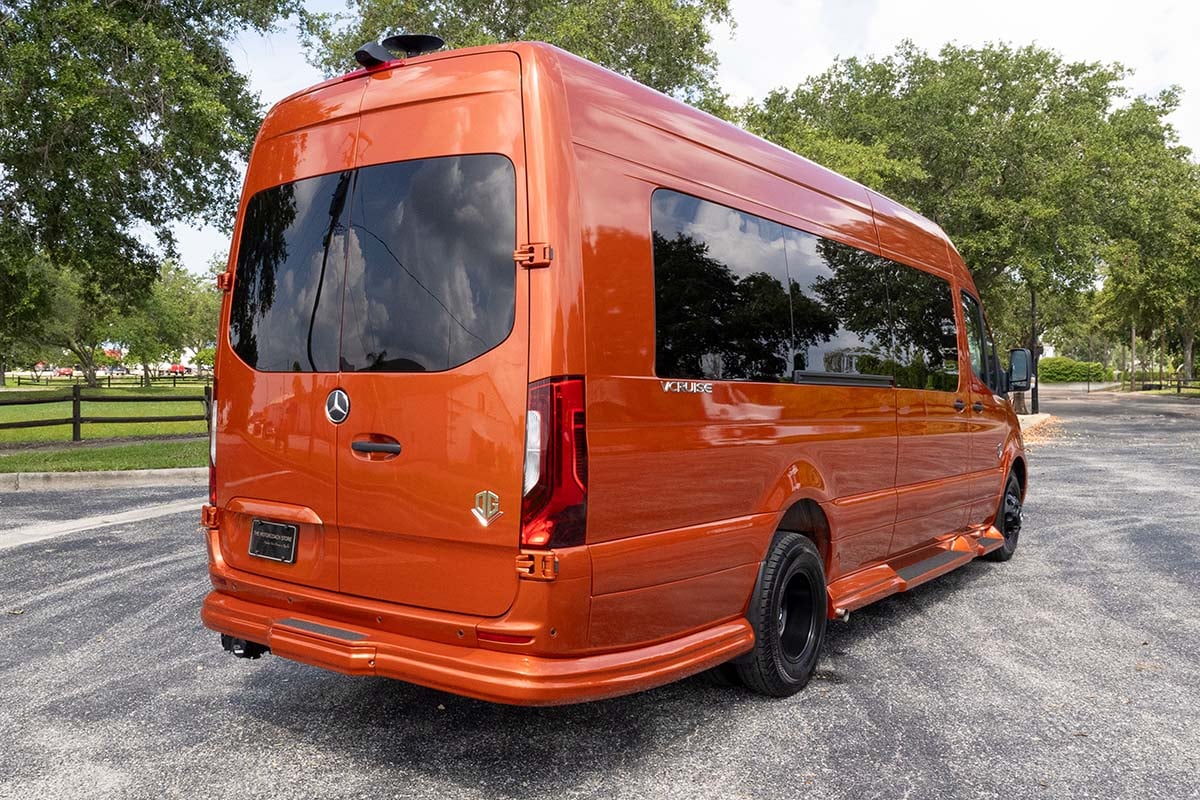 2025 OGV LUXURY COACH V-Cruise 9-Passenger gallery image-5