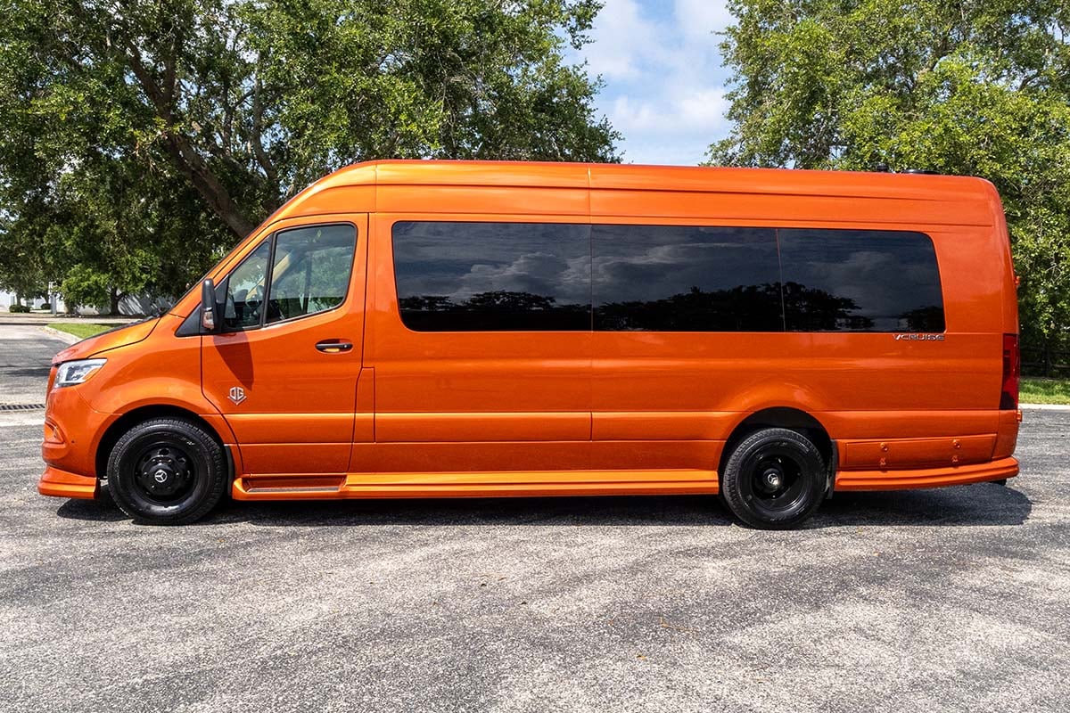 2025 OGV LUXURY COACH V-Cruise 9-Passenger gallery image-9