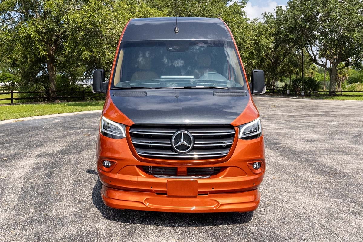 2025 OGV LUXURY COACH V-Cruise 9-Passenger gallery image-12