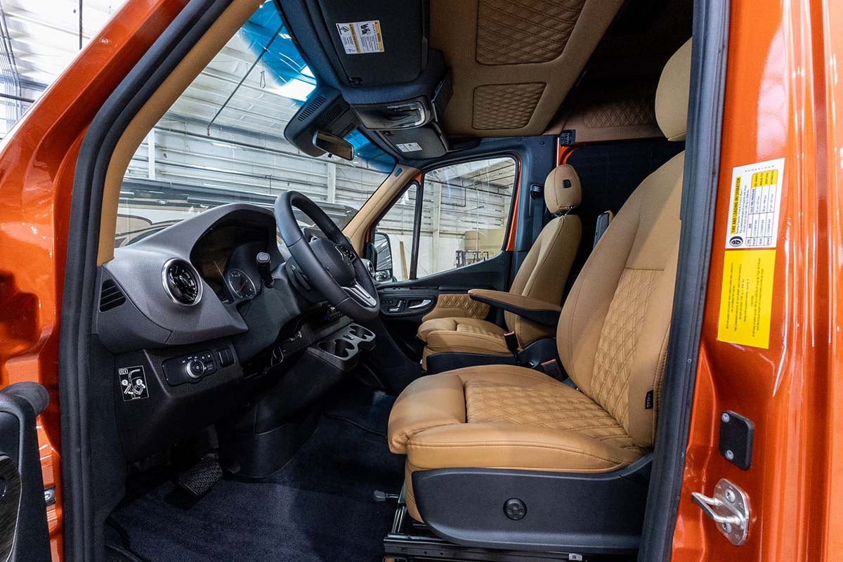 2025 OGV LUXURY COACH V-Cruise 9-Passenger gallery image-13