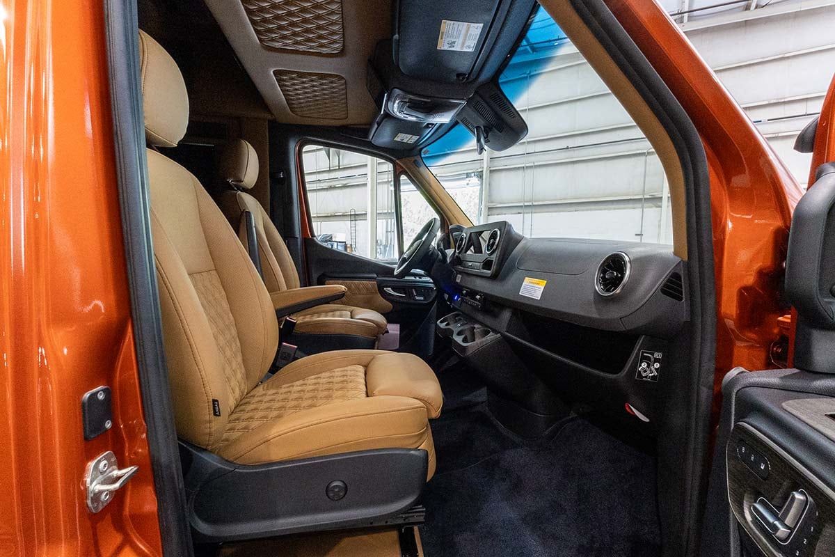 2025 OGV LUXURY COACH V-Cruise 9-Passenger gallery image-14