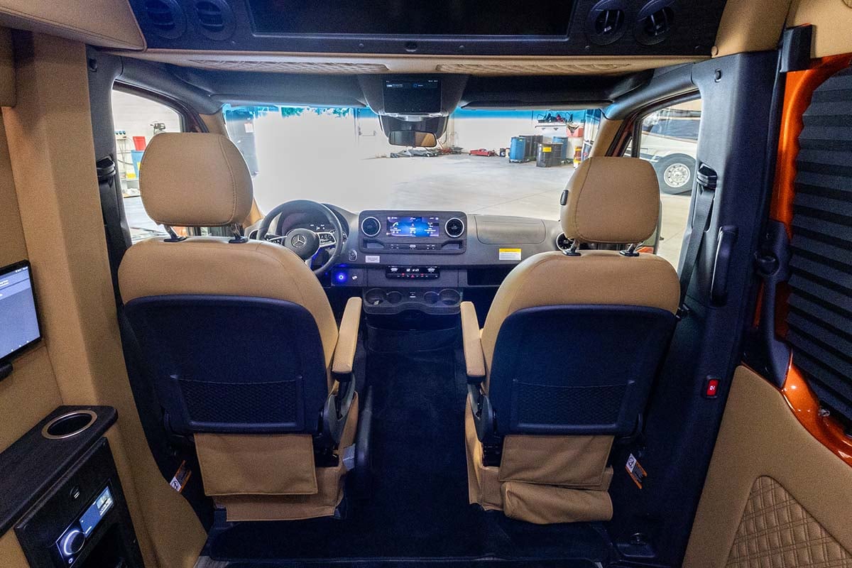 2025 OGV LUXURY COACH V-Cruise 9-Passenger gallery image-17