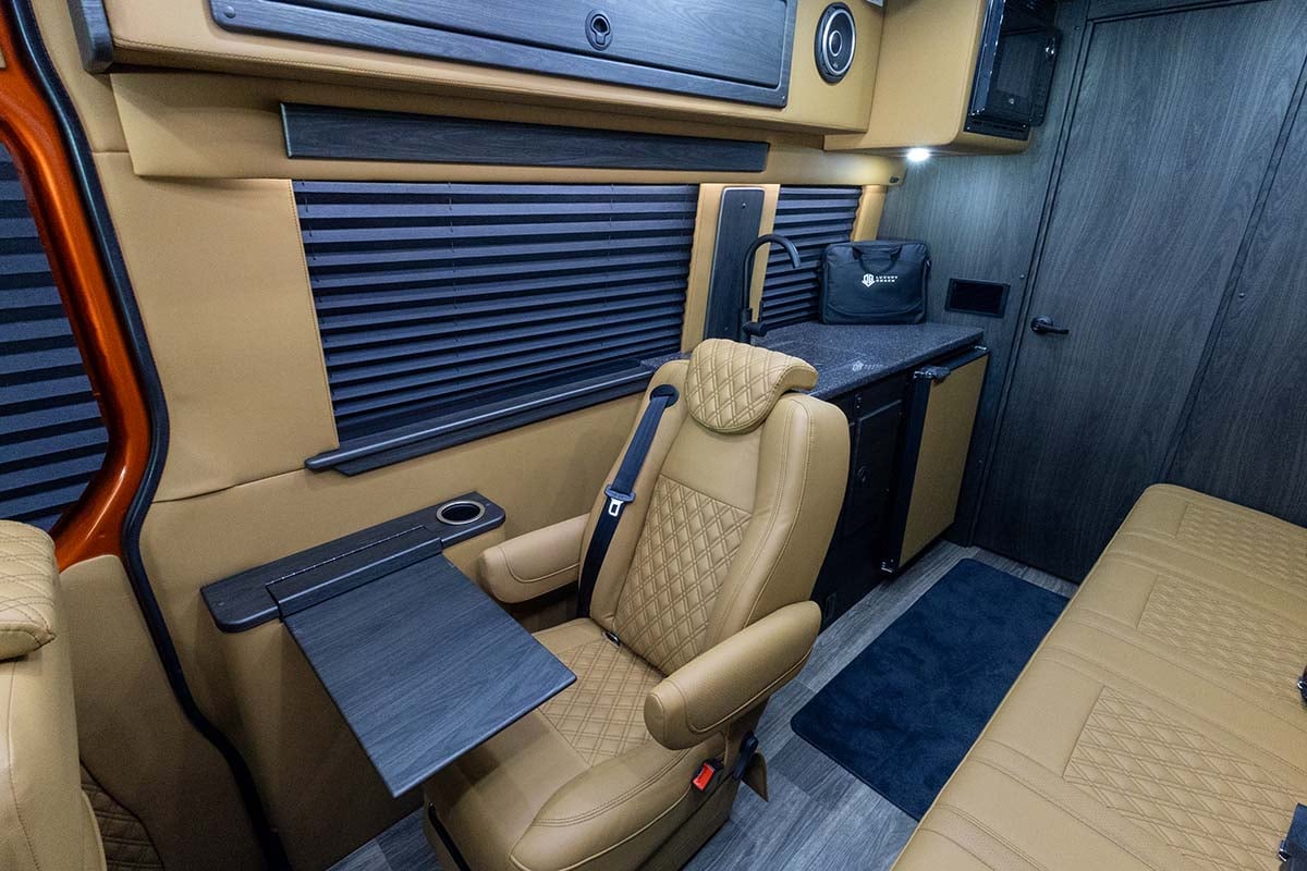 2025 OGV LUXURY COACH V-Cruise 9-Passenger gallery image-20