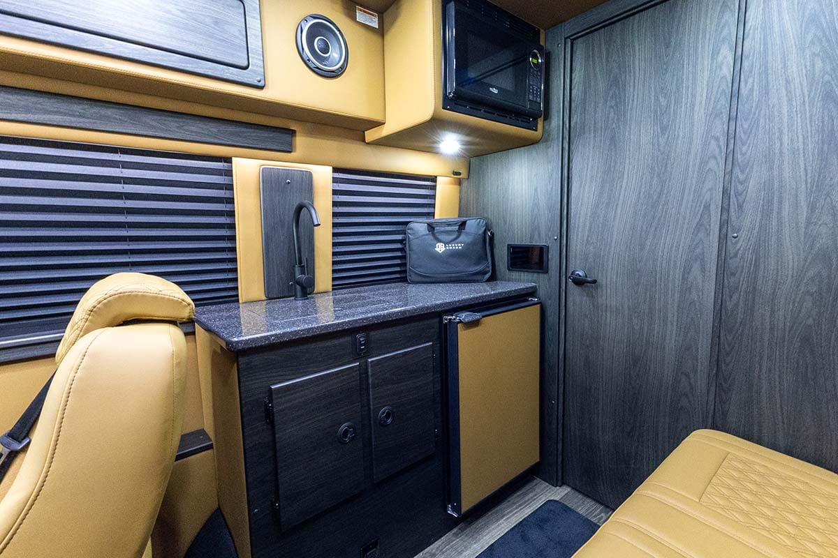 2025 OGV LUXURY COACH V-Cruise 9-Passenger gallery image-23