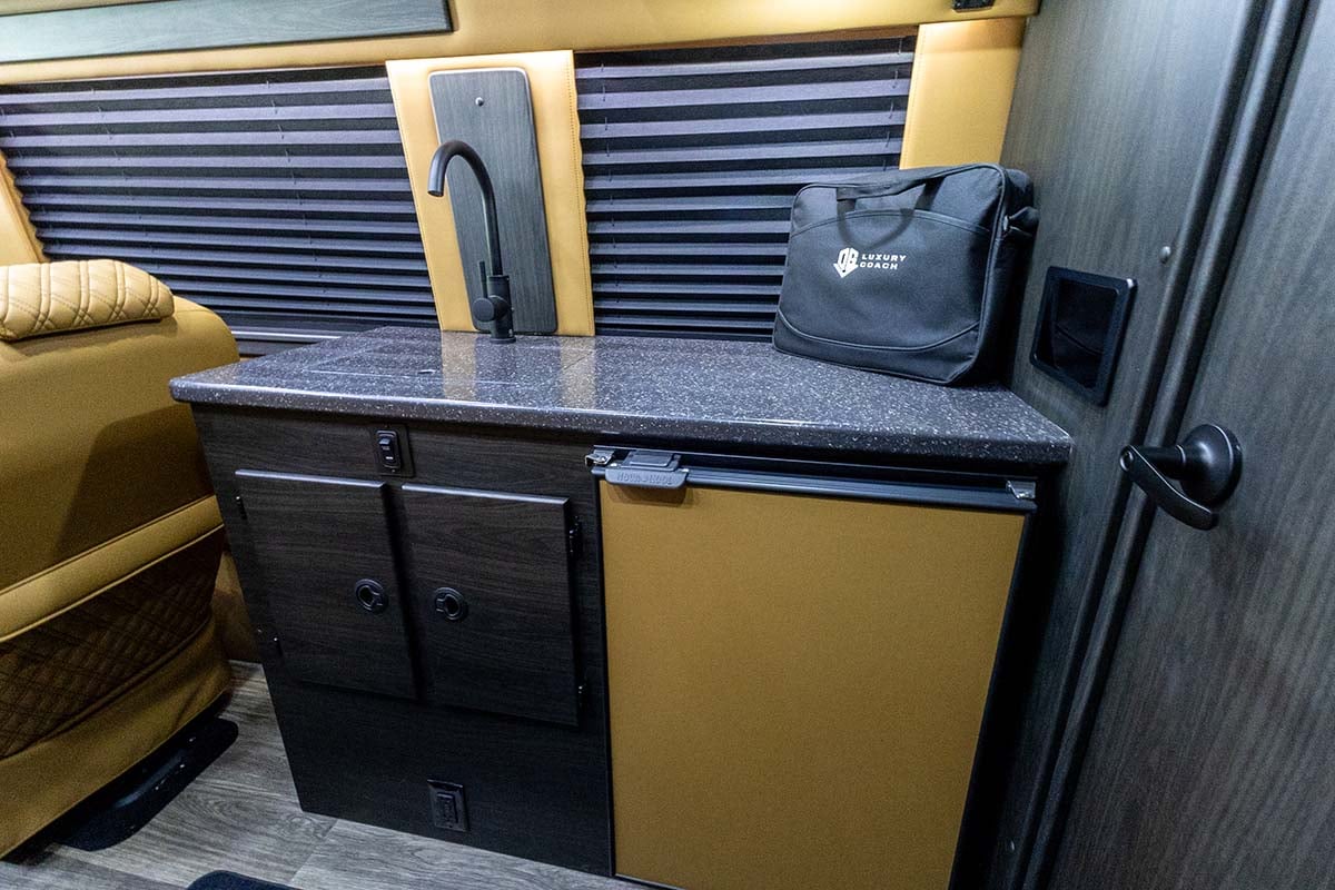 2025 OGV LUXURY COACH V-Cruise 9-Passenger gallery image-24