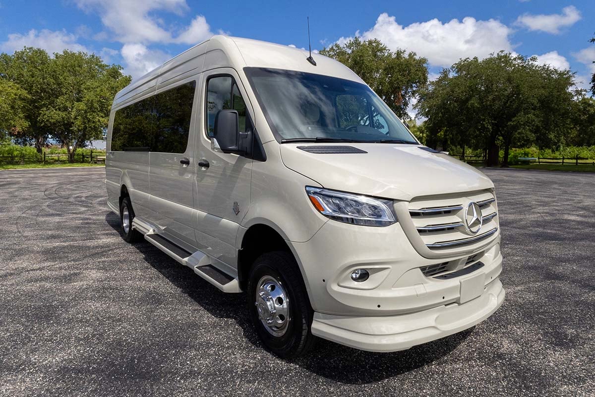 New 2025 OGV Luxury Coach V-Cruise 10OBA AWD gallery image-1