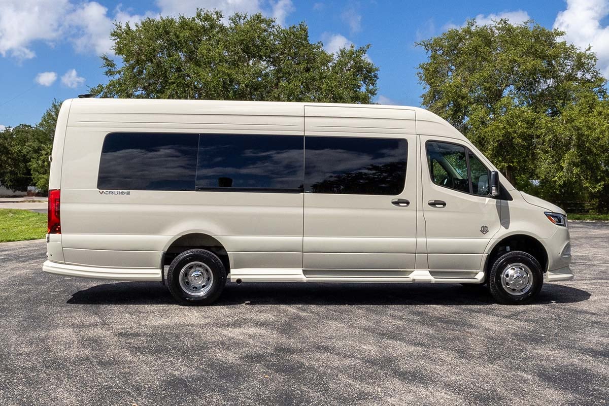 New 2025 OGV Luxury Coach V-Cruise 10OBA AWD gallery image-4