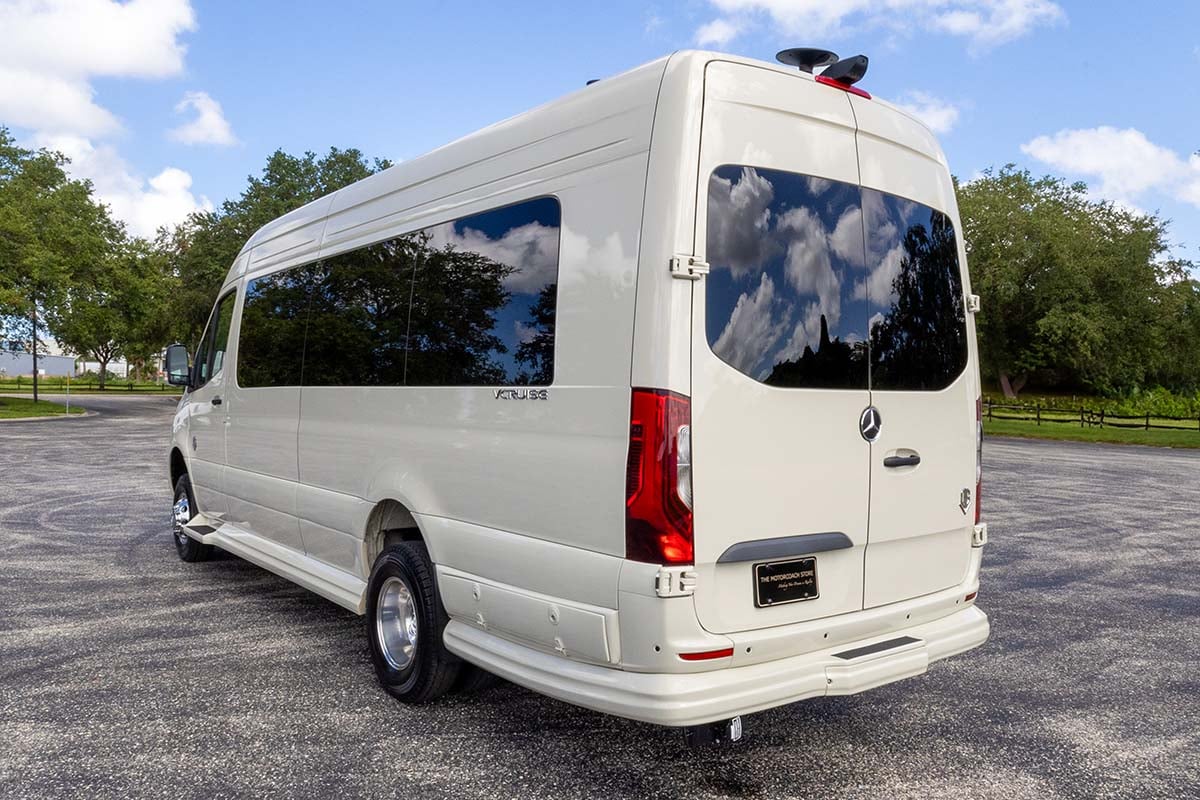 New 2025 OGV Luxury Coach V-Cruise 10OBA AWD gallery image-8