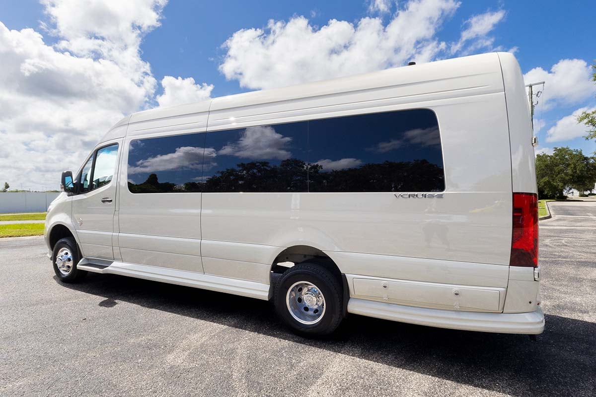 New 2025 OGV Luxury Coach V-Cruise 10OBA AWD gallery image-9